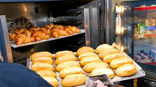 Commercial convection oven fan and air circulation